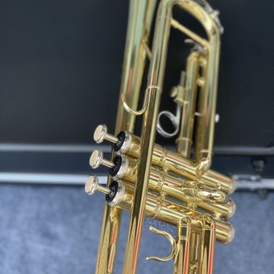 Kèn Trumpet Yamaha vàng YTR-3335
