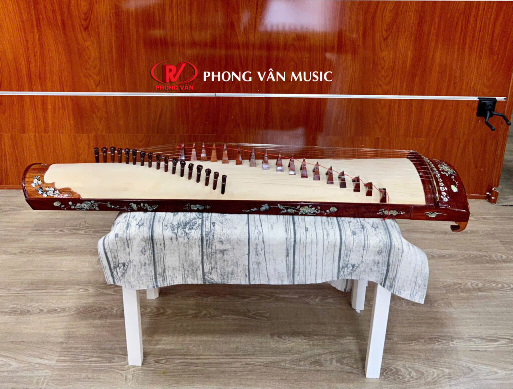 Đàn tranh gỗ hương đỏ 17 dây - cẩn khảm trai