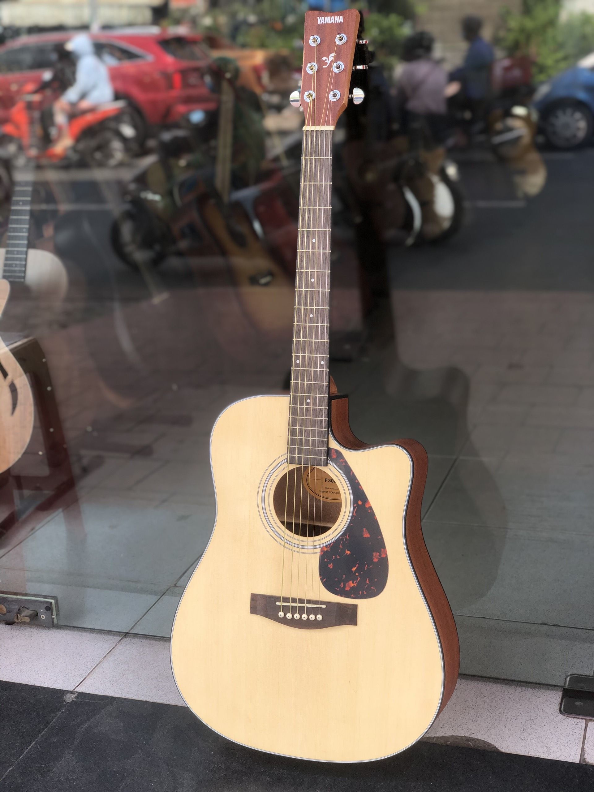 yamaha f3000 guitar