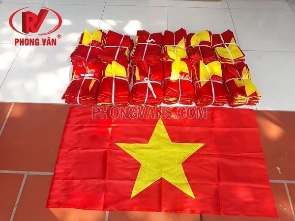 Bán buôn cờ tổ quốc là hoạt động kinh doanh được nhiều người quan tâm. Trong năm 2024, các đối tác kinh doanh của cửa hàng cờ Hà Nội đã không ngừng nỗ lực để bán buôn cờ sáp Việt Nam với ý nghĩa đặc biệt của cờ tổ quốc. Điều này đã thu hút nhiều khách hàng quan tâm và lựa chọn để sử dụng trong các sự kiện quan trọng.
