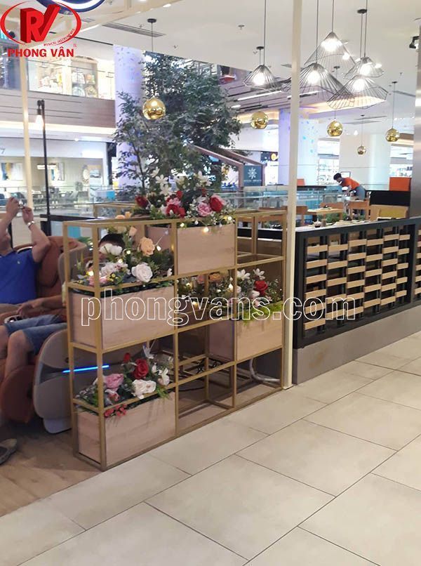 Kệ trồng cây trong siêu thị