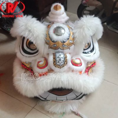 Đầu múa lân người lớn biểu diễn