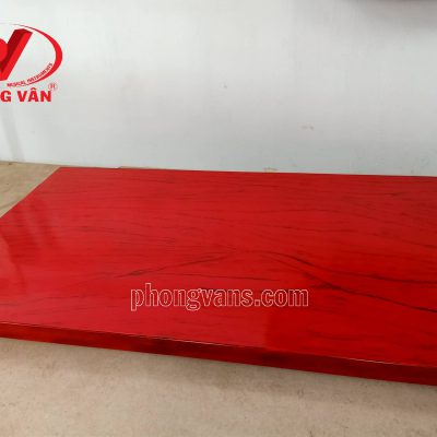 Mặt bàn gỗ thông màu giả đá đỏ