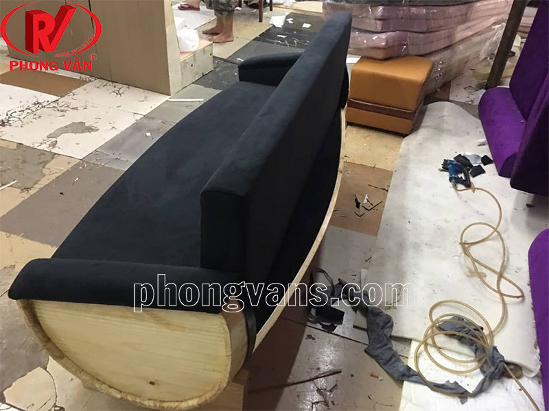 Ghế sofa bọc nệm bằng thùng trống gỗ dài 1m7