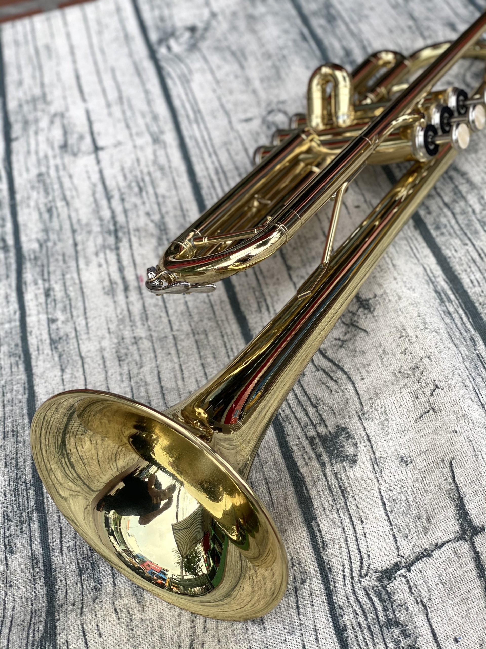 Kèn đồng trumpet vàng King USA 601