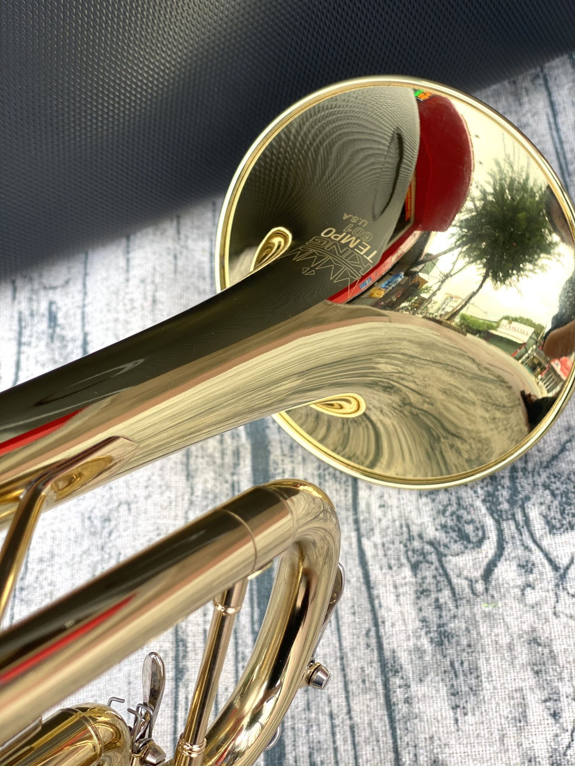 Kèn đồng trumpet vàng King USA 601