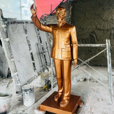 Đúc tượng Bác Hồ đứng vẫy tay chào nhựa composite