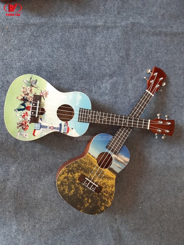 Đàn ukulele gỗ uk26 mặt đàn hình 3D
