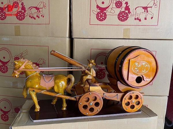Xe ngựa đơn 1 pháo kéo thùng rượu màu vàng