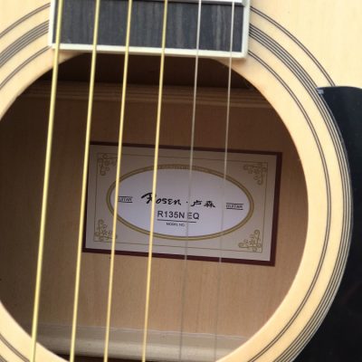 Đàn guitar acoustic Rosen R135 có EQ chính hãng