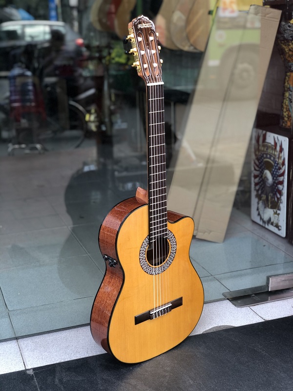 Guitar Flamenco JX-10G có EQ