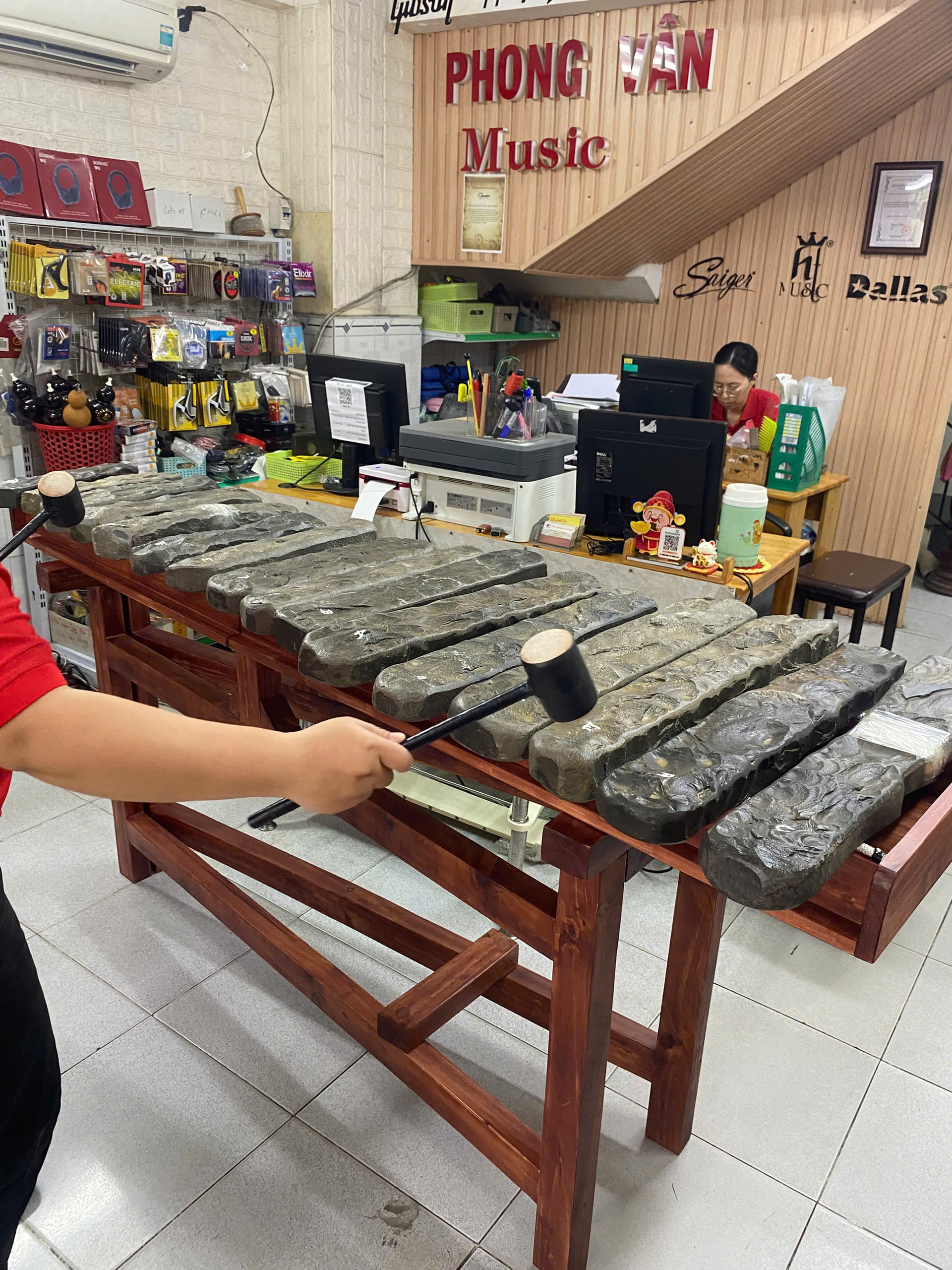 Bộ Đàn Đá 16 Thanh Kèm Chân Gỗ